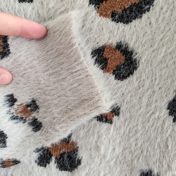 twenty second Oversized Animal Print Sweater - Picture 4 of 8